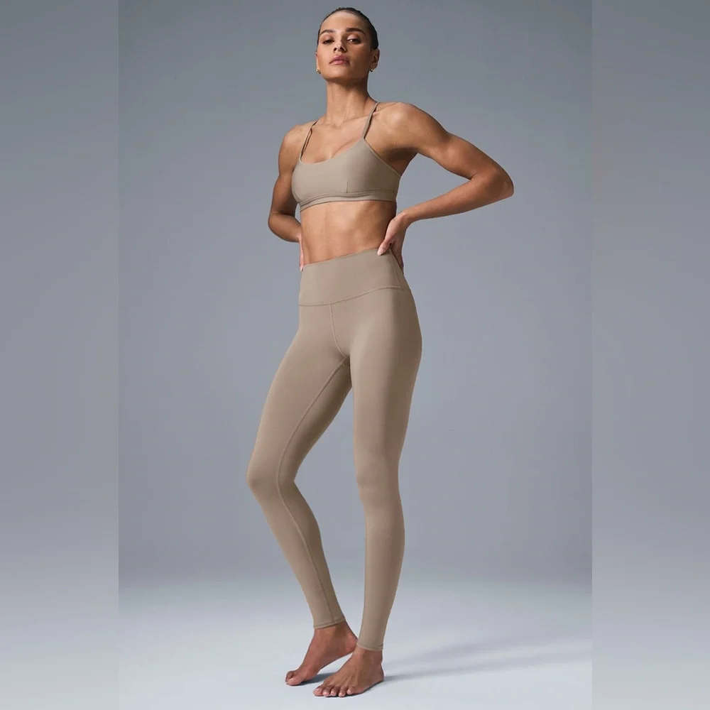 Alo Yoga Airlift Intrigue Bra - Picture 4 of 9